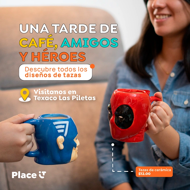 mujer sosteniendo taza